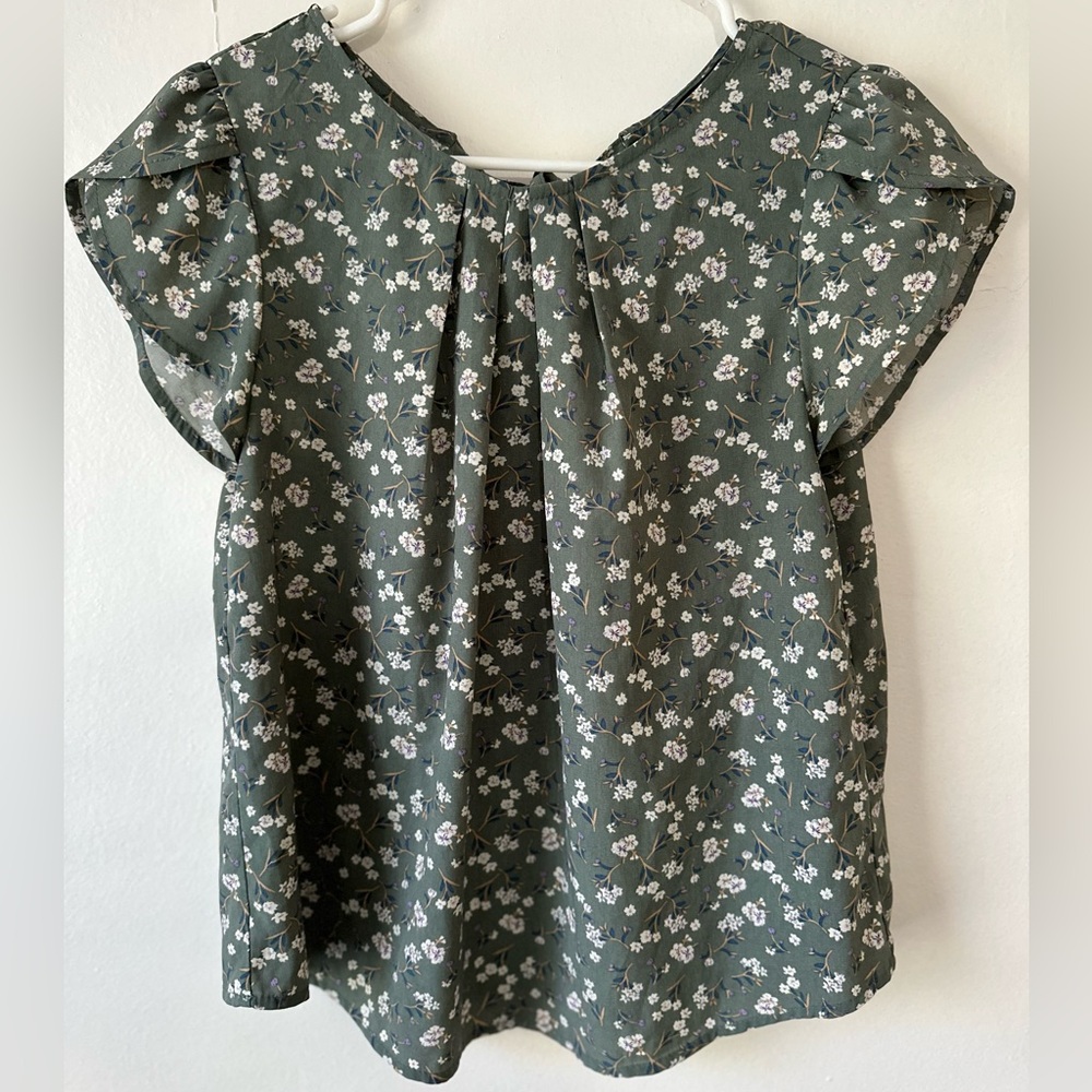 Floral blouse with cute ties in back